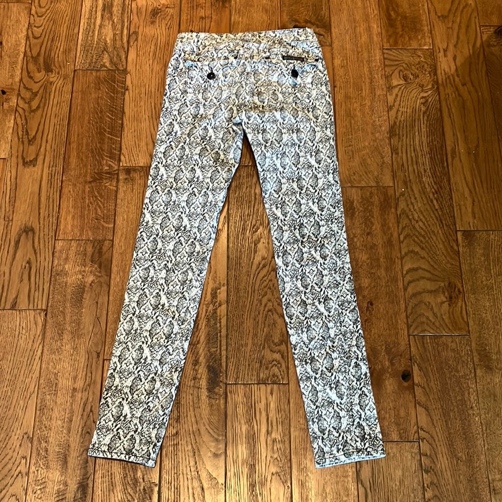Teen Hudson skinnies in cream and black “reptile” print.